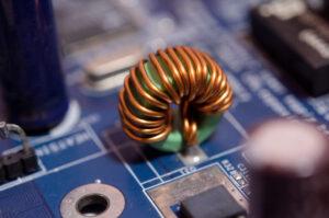 Nahaufnahme Induktor elektronische Hardware-Technologie auf Motherboard